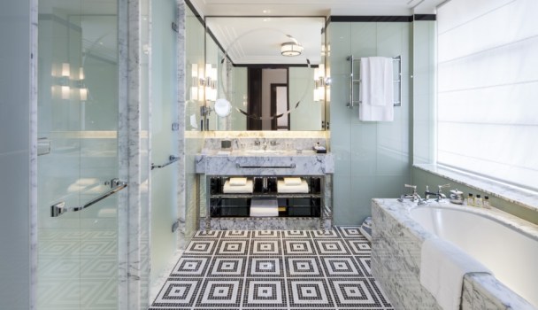 210-the-beaumont-bathroom-with-bath