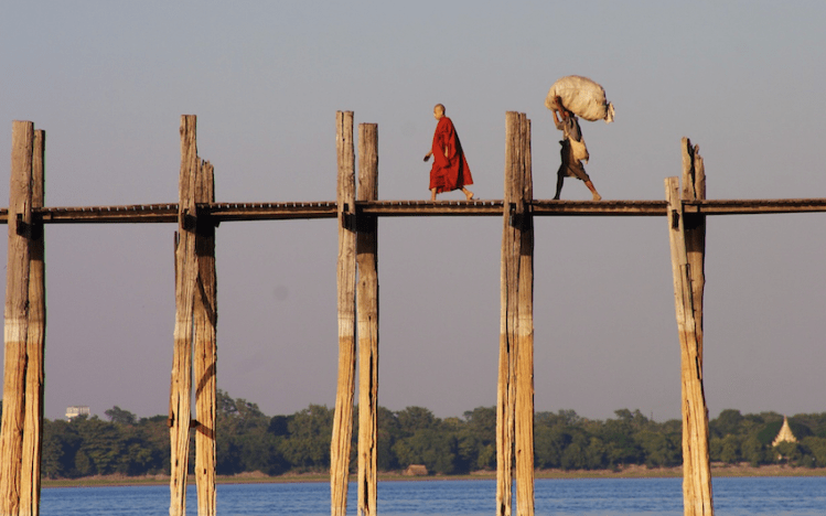 U Bein Bridge walking