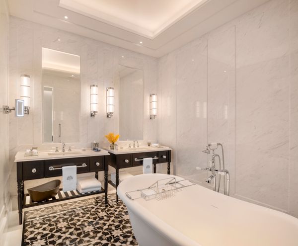 Raffles Singapore Courtyard Suite - Bathroom