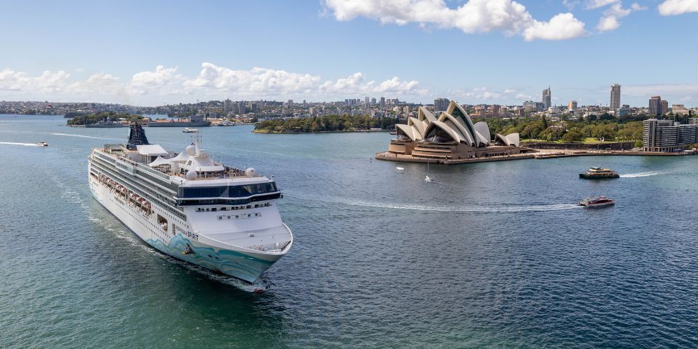 Norwegian Spirit arrives in Sydney Harbour