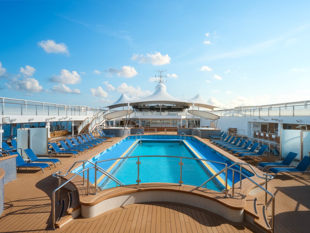 Norwegian Spirit's pool deck